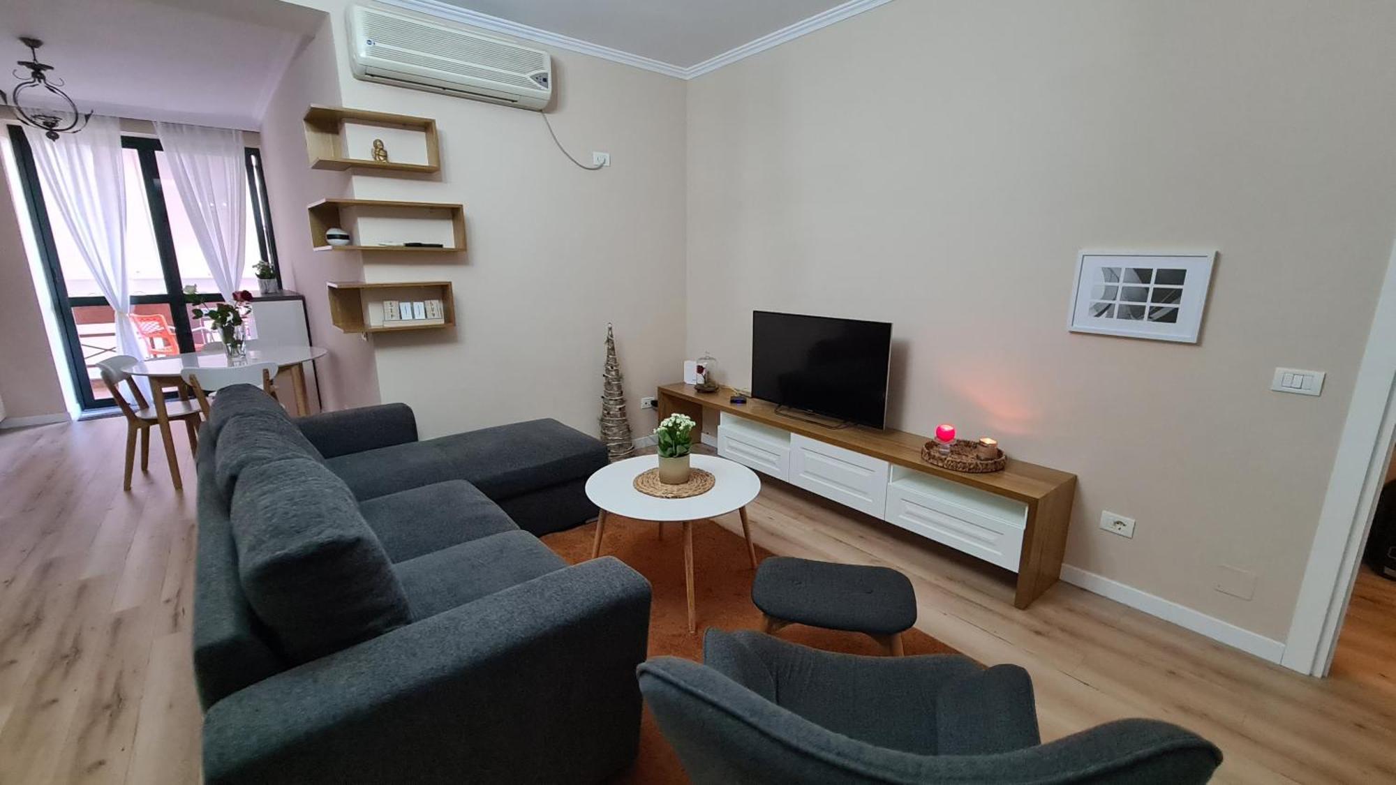 Family-Friendly Apt At 21 Dhjetori W/Self Check-In Tiranë Ngoại thất bức ảnh